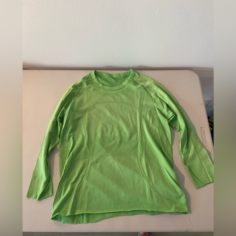 Lululemon Lightweight Green Long Sleeve Top